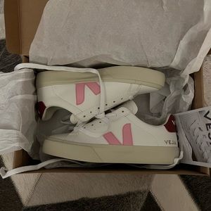 Brand new, never worn Vejas!